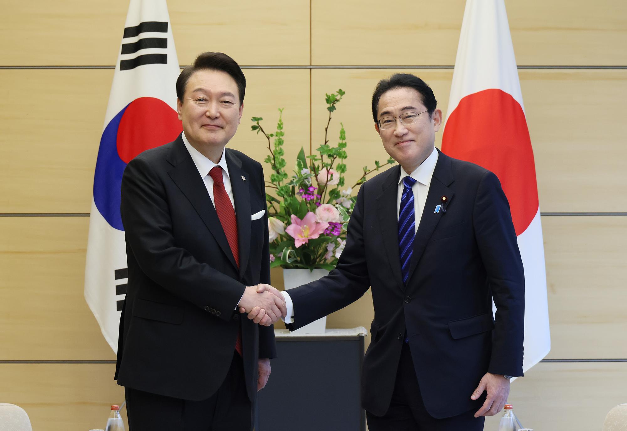 corea del sur y japón. Yoon Suk Yeol y Fumio Kishida